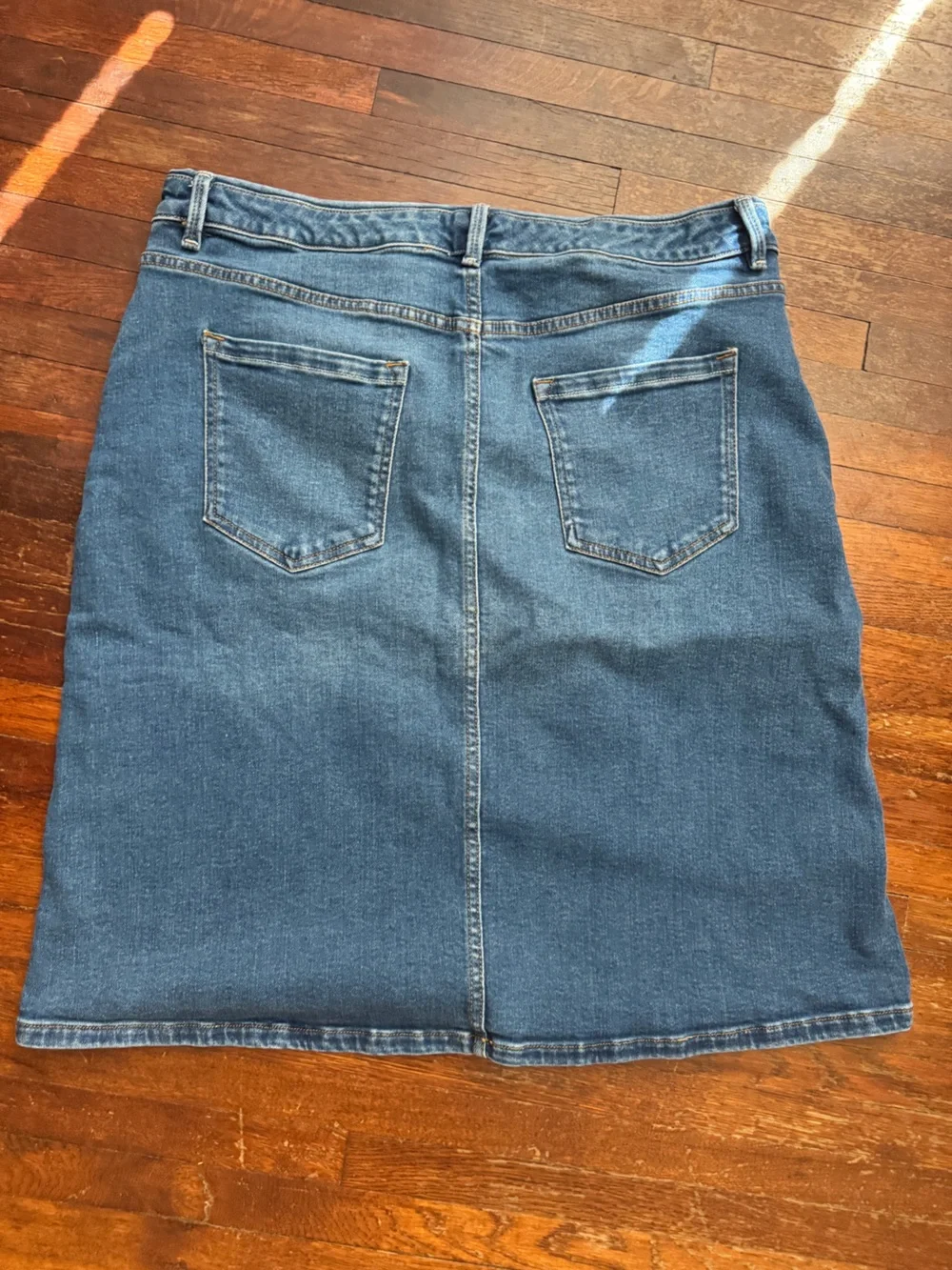 Liz Claiborne Blue Denim Skirt size 12